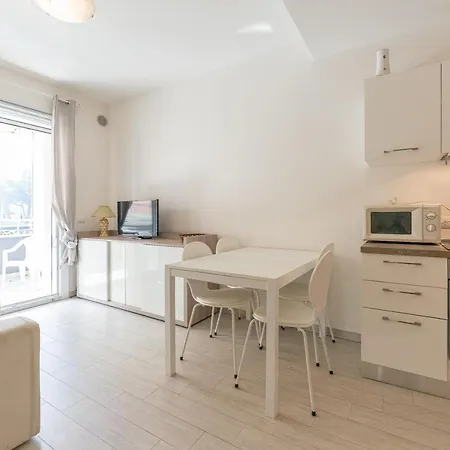 Vakantiehuis Margherita 12 *