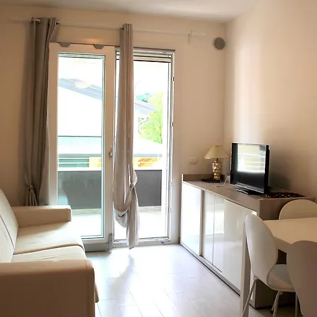 Vakantiehuis Margherita 12 *